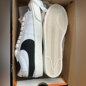 Brand new, never worn Nike Blazer 77 vintage.